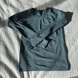 Athleta - athletic top Size M